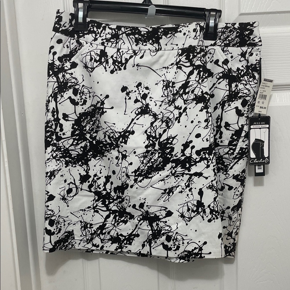 CHARLIE B Black and White Abstract Skort